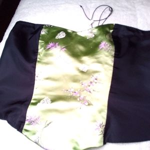 HUG THOSE CURVES! PRETTY Lt Green Silk  w/ flowers